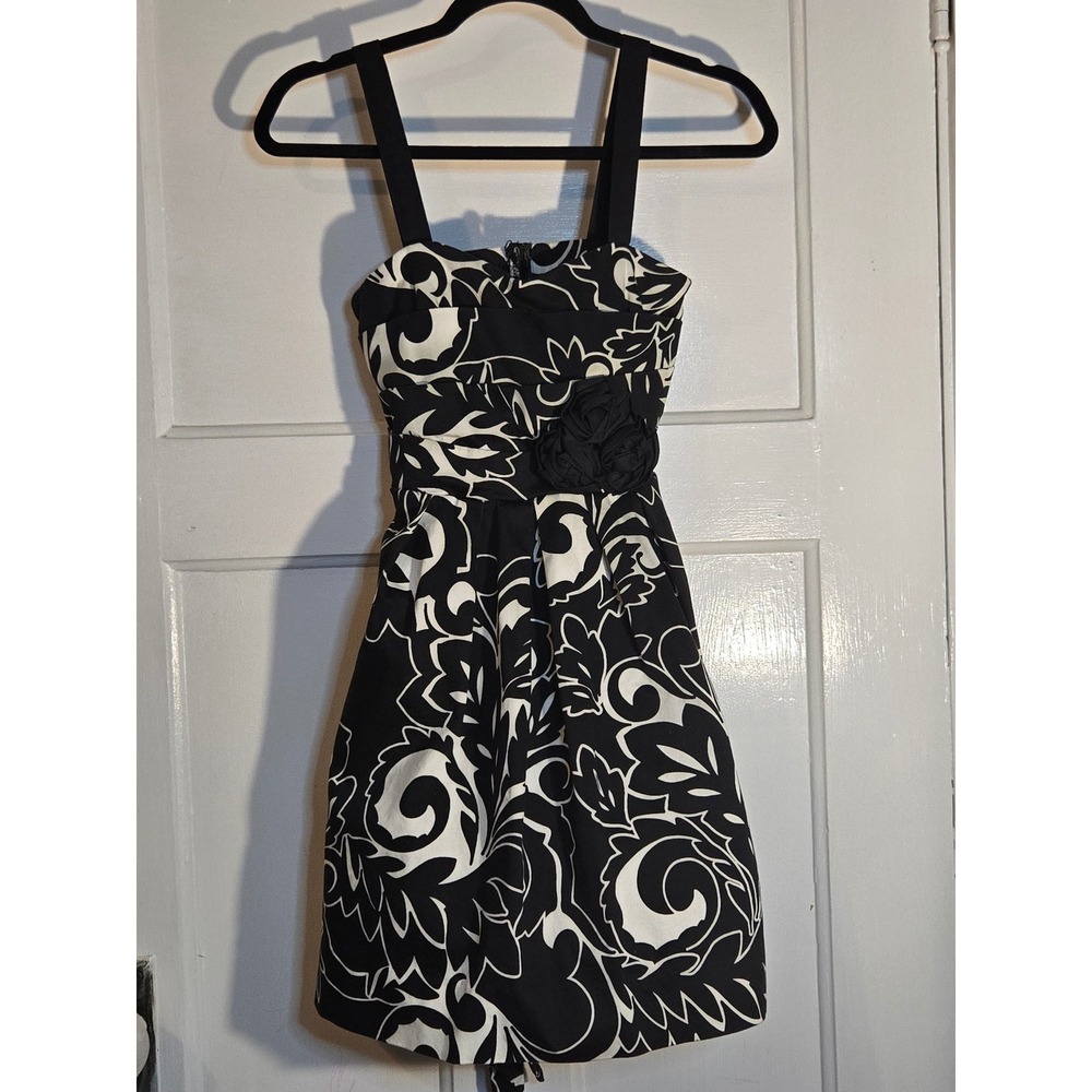 Xtraordinary Black White Floral Fit Flare Dress Rosette‎ Accent Size 5